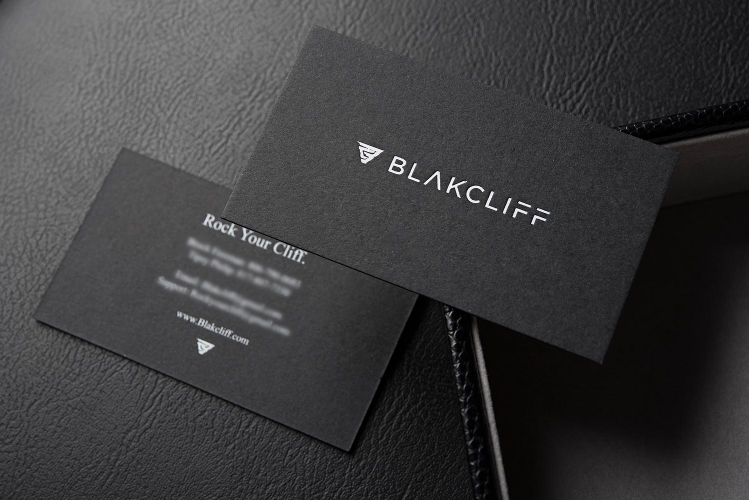 Minimal Black And White Business Card Design