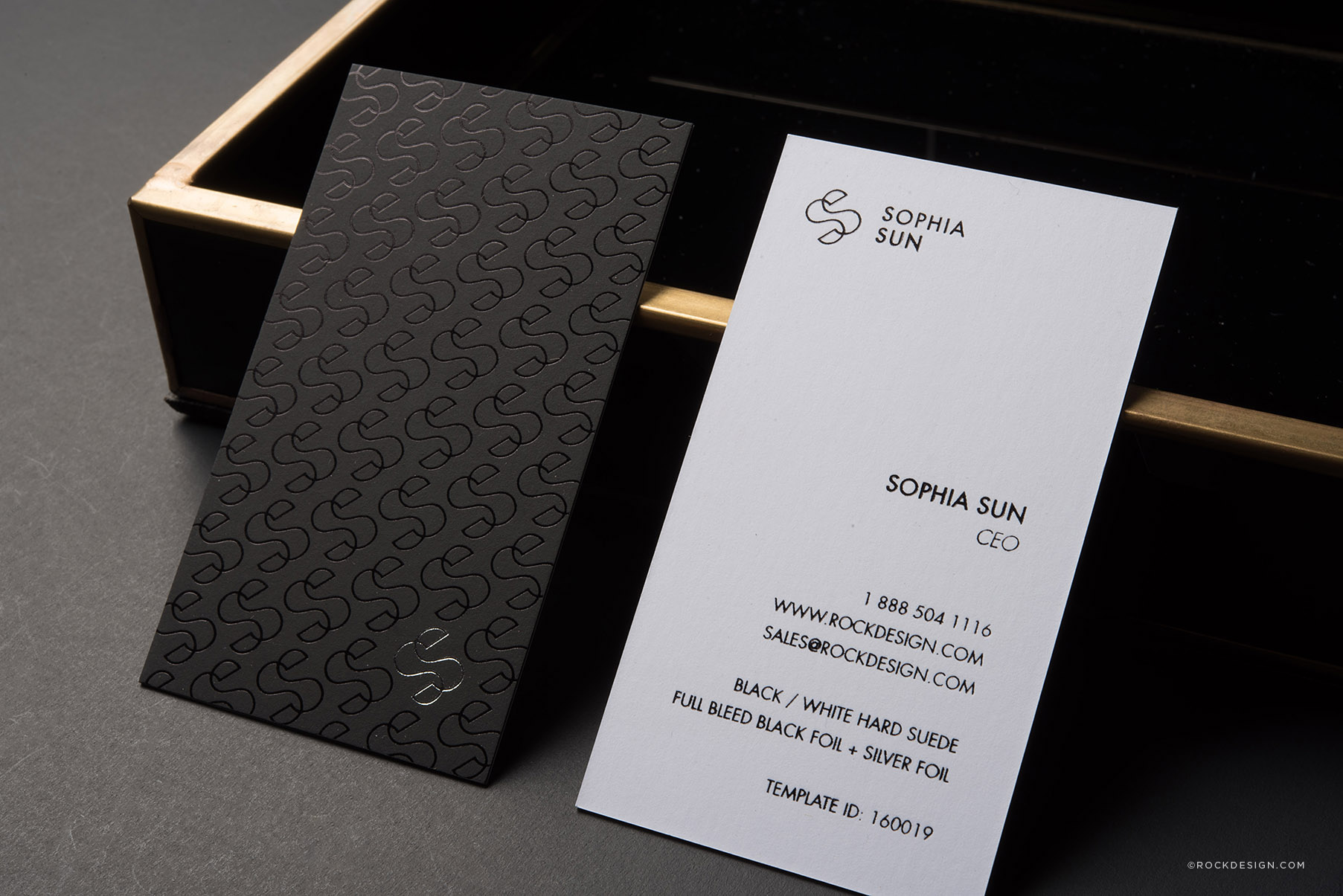 It's Black & White: Business Card — The LV Project